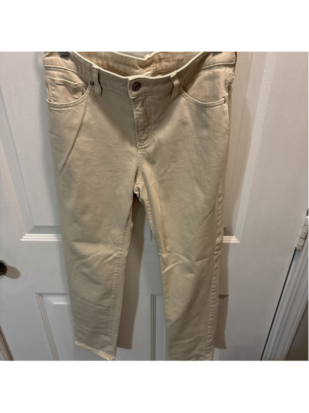 Chicos’s Khaki Slimming Girlfriend Slim Leg Ankle 0(4/6)